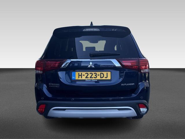 Mitsubishi OUTLANDER 2.0 2WD CVT Limited 7-persoons Automaat | elektrische achterklep | stuurverwarming | Apple-carplay