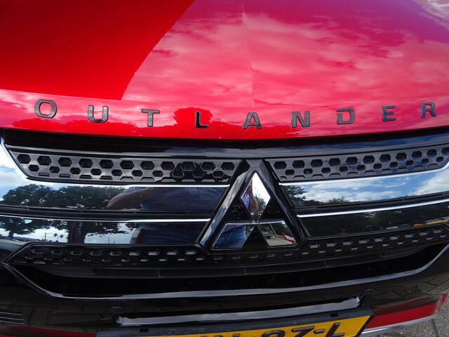 Mitsubishi OUTLANDER 2.4 PHEV Intense+