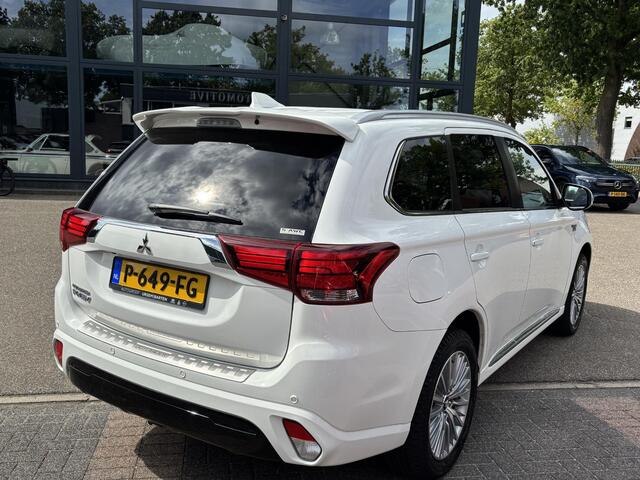 Mitsubishi OUTLANDER 2.4 PHEV Intense+ PLUG-IN HYBRIDE | DEALER ONDERHOUDEN | AFNEEMBARE TREKHAAK | RIJKLAAR MET 12 MAANDEN BOVAG GARANTIE!