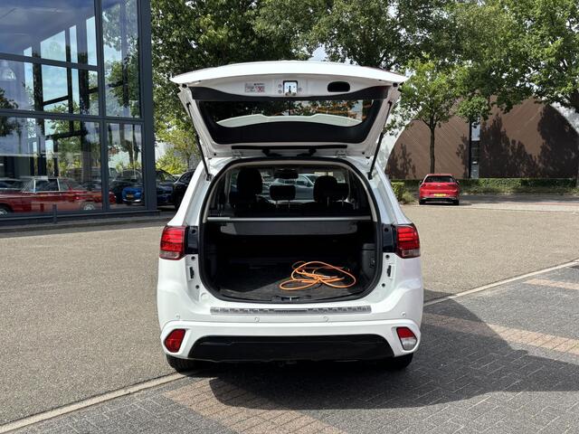 Mitsubishi OUTLANDER 2.4 PHEV Intense+ PLUG-IN HYBRIDE | DEALER ONDERHOUDEN | AFNEEMBARE TREKHAAK | RIJKLAAR MET 12 MAANDEN BOVAG GARANTIE!
