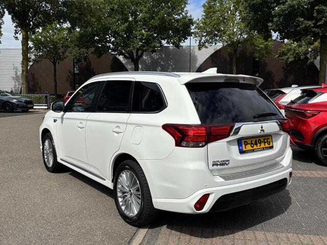 Mitsubishi OUTLANDER 2.4 PHEV Intense+ PLUG-IN HYBRIDE | DEALER ONDERHOUDEN | AFNEEMBARE TREKHAAK | RIJKLAAR MET 12 MAANDEN BOVAG GARANTIE!