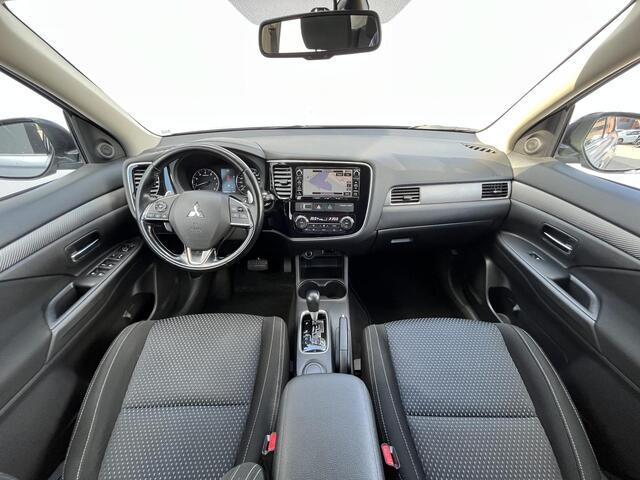 Mitsubishi OUTLANDER 2.0 Business Edition Automaat / Afneembare Trekhaak (Trekgewicht 1.600kg) / Achteruitrijcamera / Keyless Entry & Start / Cruise- en Climate Control / Navigatie full map / Bluetooth /