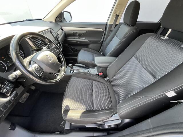 Mitsubishi OUTLANDER 2.0 Business Edition Automaat / Afneembare Trekhaak (Trekgewicht 1.600kg) / Achteruitrijcamera / Keyless Entry & Start / Cruise- en Climate Control / Navigatie full map / Bluetooth /