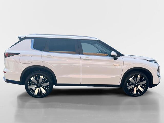 Mitsubishi OUTLANDER 2.4 PHEV First Edition |¤2.000,- VOORRAADKORTING| OP=OP| 8 Jaar garantie|