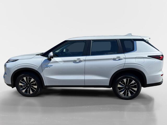 Mitsubishi OUTLANDER 2.4 PHEV Pure |¤2.000,- Voorraadkorting|Navigatie| Adaptieve cruise control| Dode hoeksensor|PDC V+A| 8 jaar garantie|