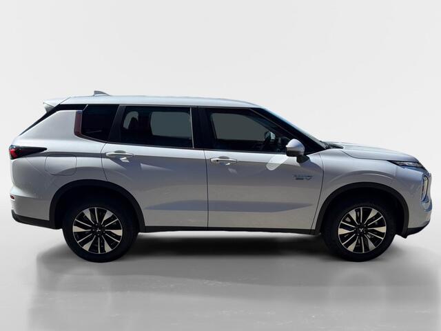 Mitsubishi OUTLANDER 2.4 PHEV Pure |¤2.000,- Voorraadkorting|Navigatie| Adaptieve cruise control| Dode hoeksensor|PDC V+A| 8 jaar garantie|