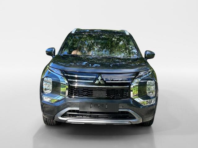 Mitsubishi OUTLANDER 2.4 PHEV Instyle+ Apple Carplay/Android Auto , achterbank verwarmd , elektrisch glazen panorama-dak , cruise control adaptief , elektrisch verstelb. bestuurdersstoel met geheugen , elektrisch bedienbare achterklep met sensorsturing , luxe lederen bekledin