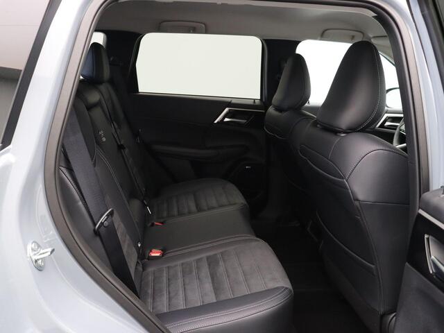 Mitsubishi OUTLANDER 2.4 PHEV First Edition | HUD | Elektrisch bedienbare achterklep | Stoel- en stuurverwarming |