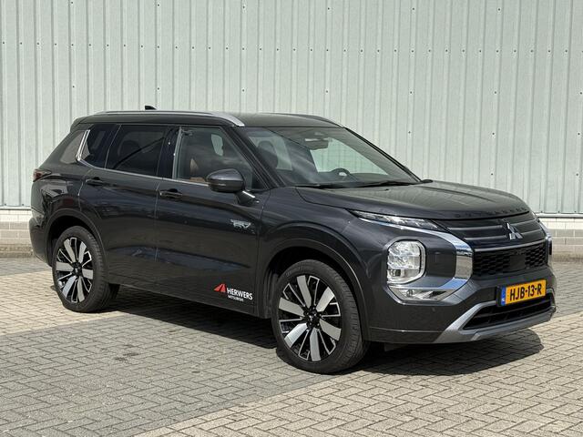 Mitsubishi OUTLANDER 2.4 PHEV Instyle+ / Full Options! / Afneembare Trekhaak 1.600 KG Trekgewicht / Massagestoelen / Memory Seats / Dynamic Sound Yahama Ultimate / Adaptieve Cruise Control / Schuif- & Kanteldak / Digitale Cockpit / 360 Graden Camera / Elektrische Range 86 KM 