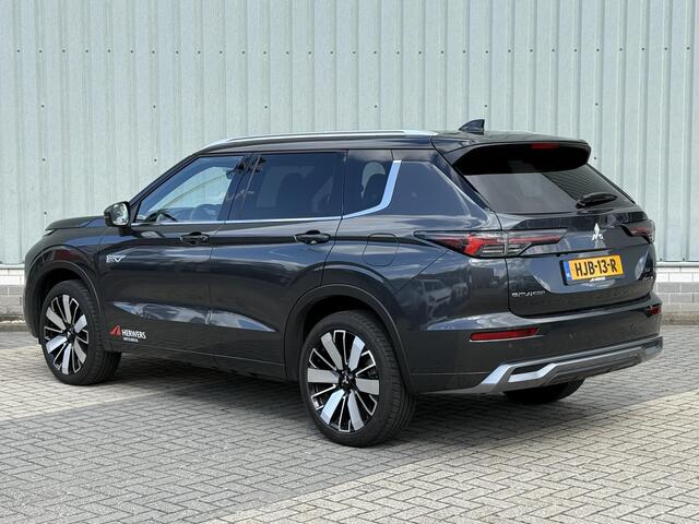 Mitsubishi OUTLANDER 2.4 PHEV Instyle+ / Full Options! / Afneembare Trekhaak 1.600 KG Trekgewicht / Massagestoelen / Memory Seats / Dynamic Sound Yahama Ultimate / Adaptieve Cruise Control / Schuif- & Kanteldak / Digitale Cockpit / 360 Graden Camera / Elektrische Range 86 KM 