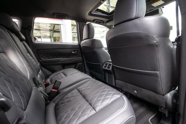 Mitsubishi OUTLANDER 2.4 PHEV S-Edition -All in rijklaarprijs | 1e Eig. | Dealer ond. | Lederen int. | Schuifdak