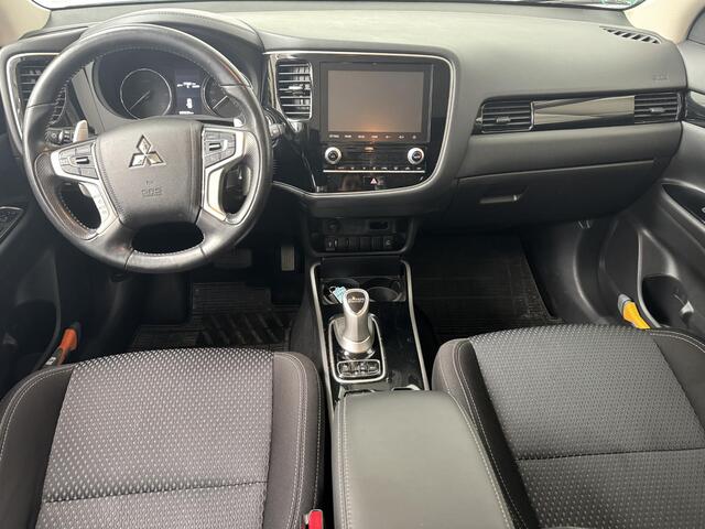 Mitsubishi OUTLANDER 2.4 PHEV Pure | Camera | Cruise control | Stoelverwarming |