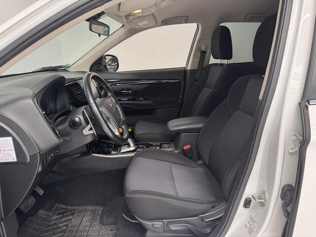 Mitsubishi OUTLANDER 2.4 PHEV Pure | Camera | Cruise control | Stoelverwarming |