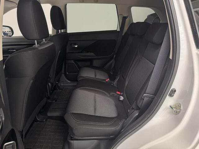 Mitsubishi OUTLANDER 2.4 PHEV Pure | Camera | Cruise control | Stoelverwarming |