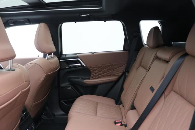 Mitsubishi OUTLANDER 2.4 PHEV Instyle+ / ¤4000,- Voordeel Op Nieuwprijs / Prijs is rijklaar / Nieuw Model 2025 / Elektrische Range 86 KM WLTP / 1600KG Trekgewicht / 8 Jaar Fabrieksgarantie / Full Option /