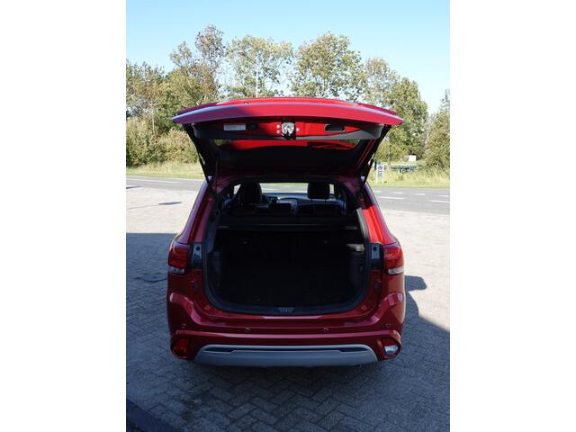 Mitsubishi OUTLANDER 2.4 PHEV Instyle LEER | DAKJE | ECC | ADAPT. CRUISE | CAMERA