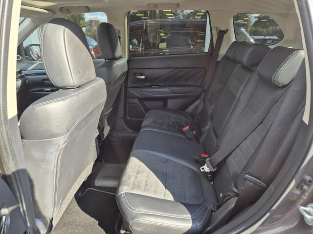 Mitsubishi OUTLANDER 2.4 PHEV Intense+ | PHEV | LM velgen | Leder alcantara |
