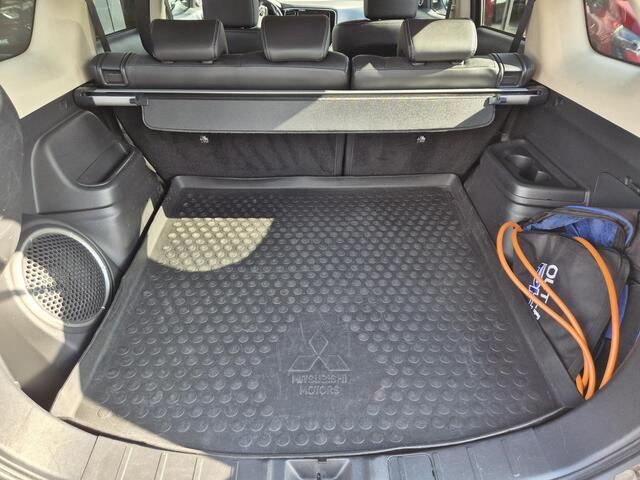 Mitsubishi OUTLANDER 2.4 PHEV Intense+ | PHEV | LM velgen | Leder alcantara |