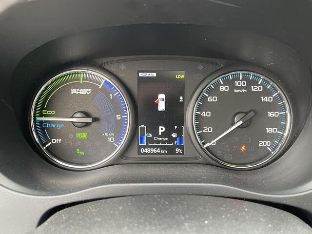 Mitsubishi OUTLANDER 2.4 PHEV Instyle 18"/Zonnedak/LED/Leder/Stoel + stuurverwarming/Dodehoek/PDC v+a/360 Camera/Apple Carplay & Android Auto