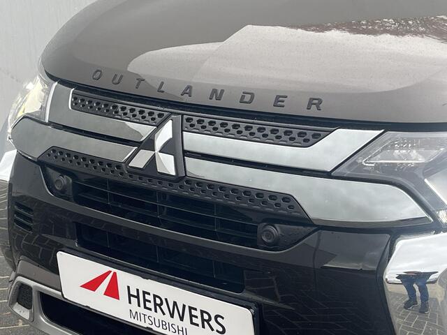 Mitsubishi OUTLANDER 2.4 PHEV Intense / Trekhaak 1500 KG / Dodehoekdetectie / Adaptieve cruise control / Navigatie via Apple carplay of Android auto /