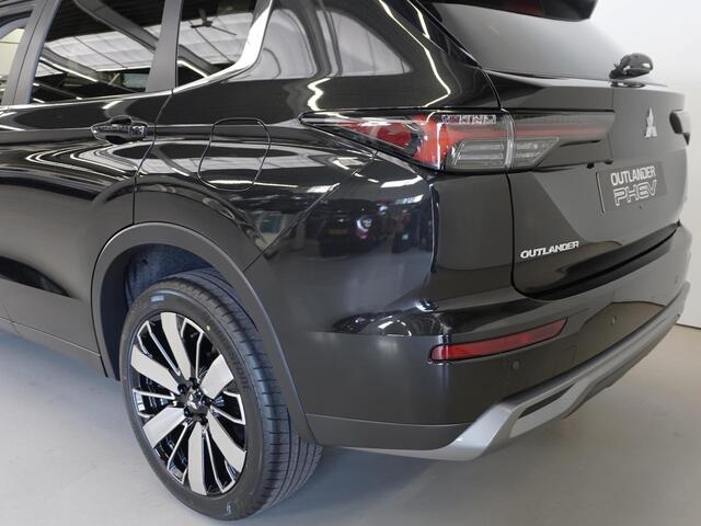 Mitsubishi OUTLANDER 2.4 PHEV First Edition | Head up | 20 inch | Direct leverbaar | 8 jaar garantie | Rijklaarprijs | Boostactie ¤1.000 korting