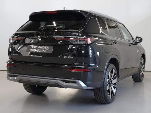 Mitsubishi OUTLANDER 2.4 PHEV First Edition | Head up | 20 inch | Direct leverbaar | 8 jaar garantie | Rijklaarprijs | Boostactie ¤1.000 korting