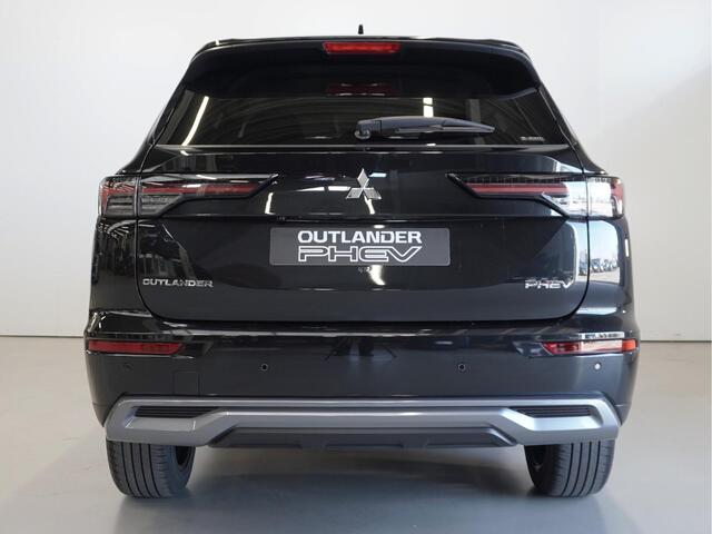 Mitsubishi OUTLANDER 2.4 PHEV First Edition | Head up | 20 inch | Direct leverbaar | 8 jaar garantie | Rijklaarprijs | Boostactie ¤1.000 korting