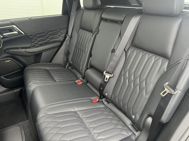 Mitsubishi OUTLANDER 2.4 PHEV Instyle / ¤4000,- Voordeel Op Nieuwprijs / Rijklaarprijs / Elektrische Range 86 KM WLTP / 1600 KG Trekgewicht / 8 Jaar fabrieksgarantie