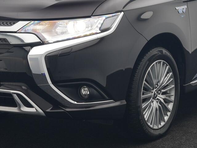 Mitsubishi OUTLANDER 2.4 Intense Plug In Hybrid 225pk Dealer O.H PHEV | Trekhaak Afneembaar | Alcantara Sportstoelen Verwarmd | Camera | Apple Carplay | Keyless | DAB |
