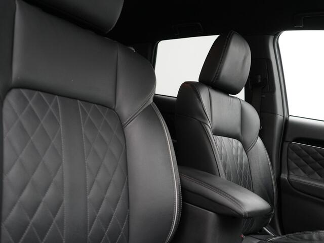 Mitsubishi OUTLANDER 2.4 Intense+ Plug In Hybrid 225pk Dealer O.H. PHEV | 360 Camera | Lederen Sportstoelen Verwarmd | Apple Carplay | Stuur Verwarmd | Keyless | Blis | DAB |