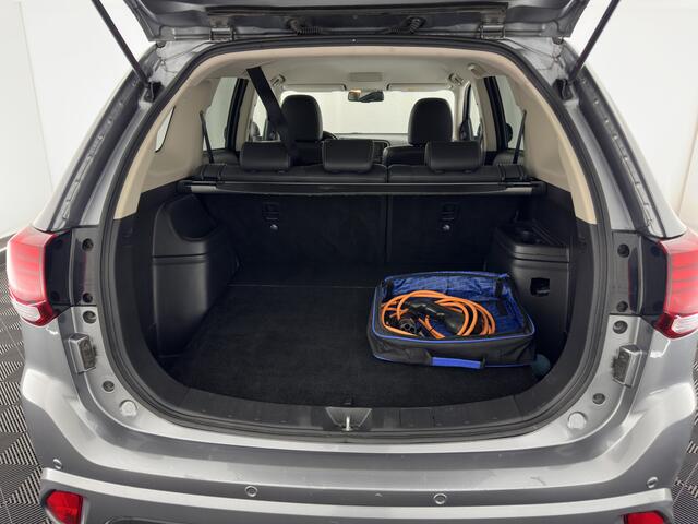 Mitsubishi OUTLANDER 2.0 PHEV Pure (INCL.BTW) Aut. *LEATHER-MICROFIBRE | COMFORTSEATS | CARPLAY | CAMERA | DAB+ | KEYLESS | PRIVACY-GLASS | SHFT-PADDLES | TOWBAR | 16''ALU*