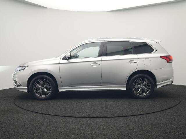Mitsubishi OUTLANDER 2.4 Intense+ Plug In Hybrid 225pk Dealer O.H. PHEV | Trekhaak Afneembaar | Schuif-/Kanteldak | Camera | Sportstoelen & Stuur Verwarmd | LED Koplampen | Keyless | Apple Carplay | Blis | DAB |