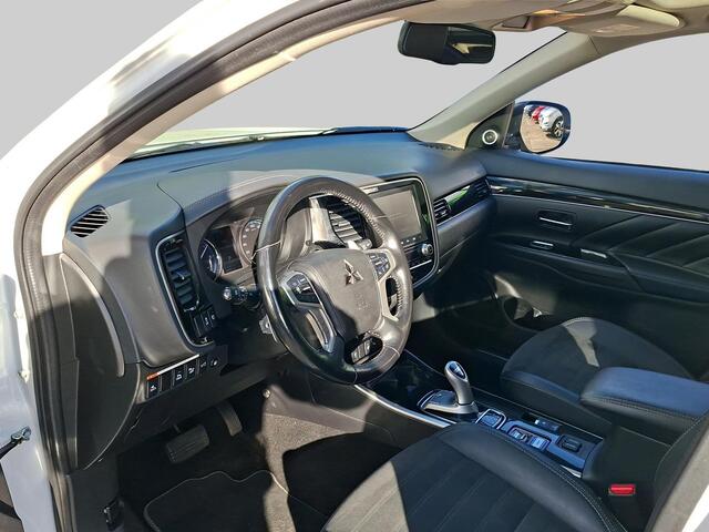 Mitsubishi OUTLANDER 2.4 PHEV Intense+ schuifdak | trekhaak | elektrische achterklep