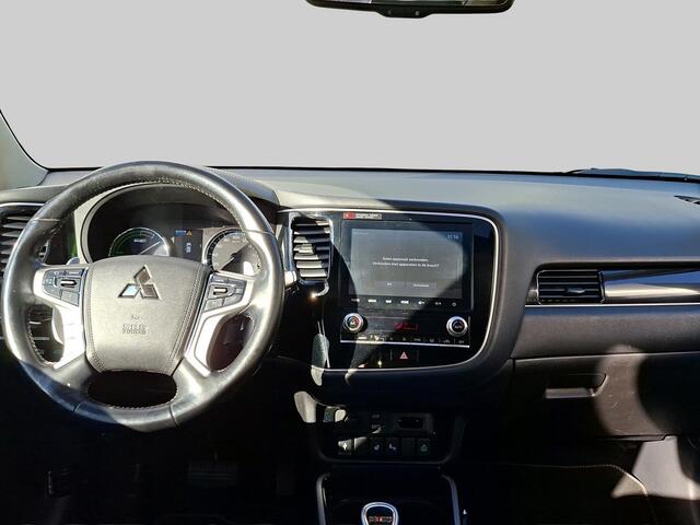 Mitsubishi OUTLANDER 2.4 PHEV Intense+ schuifdak | trekhaak | elektrische achterklep