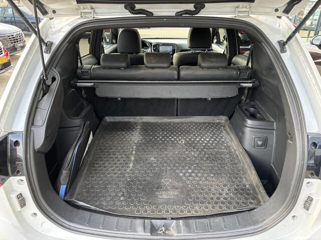 Mitsubishi OUTLANDER 2.4 PHEV Intense+ | Trekhaak | Leder |