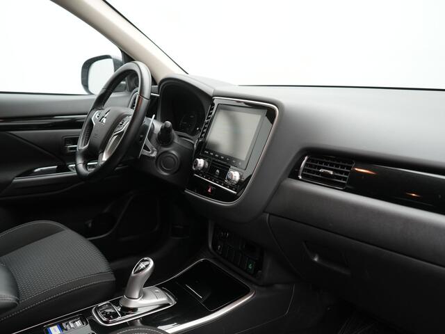 Mitsubishi OUTLANDER 2.4 Pure Plug In Hybrid 225pk Dealer O.H. PHEV | Apple Carplay | Camera | Sportstoelen Verwarmd | Keyless | Cruise Control | DAB |