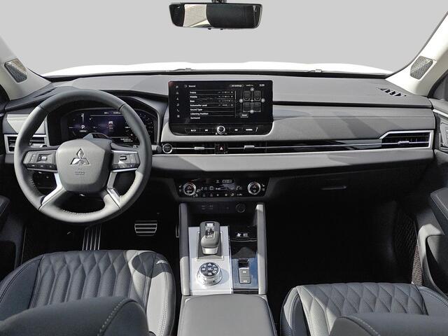 Mitsubishi OUTLANDER 2.4 PHEV Instyle Tot ¤ 4.000,- VOORDEEL!