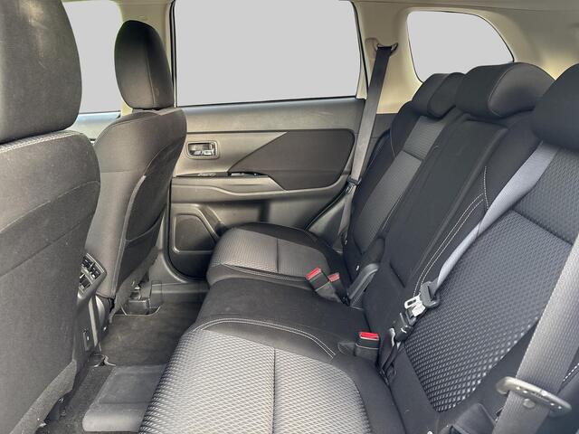 Mitsubishi OUTLANDER 2.4 PHEV Pure fabrieksgarantie tot 2028 ! parkeersensoren | apple carplay | camera