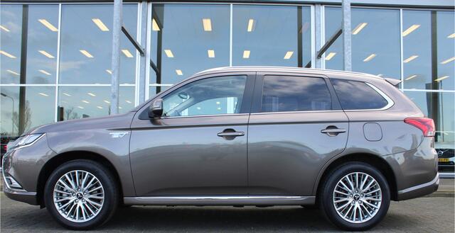 Mitsubishi OUTLANDER 2.4 PHEV Intense+ | Schuif/kantel dak | Achteruitrij camera | trekhaak |