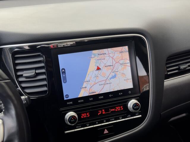 Mitsubishi OUTLANDER 2.4 PHEV INTENSE+ PANODAK LEDER NAVI CAMERA LED LMV PDC