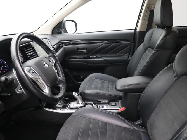 Mitsubishi OUTLANDER 2.4 PHEV S-Edition / Trekhaak / 1500 KG Trekgewicht / Dealer onderhouden / Fabrieksgarantie tot 24-05-2027 / Navigatie / Apple CarPlay / Android Auto / Stoelverwarming voor / Achteruitrijcamera / Historie aanwezig /