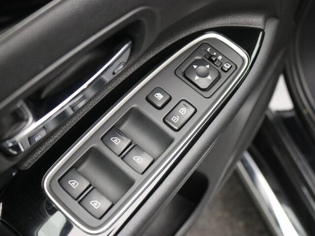 Mitsubishi OUTLANDER 2.4 PHEV S-Edition / Trekhaak / 1500 KG Trekgewicht / Dealer onderhouden / Fabrieksgarantie tot 24-05-2027 / Navigatie / Apple CarPlay / Android Auto / Stoelverwarming voor / Achteruitrijcamera / Historie aanwezig /