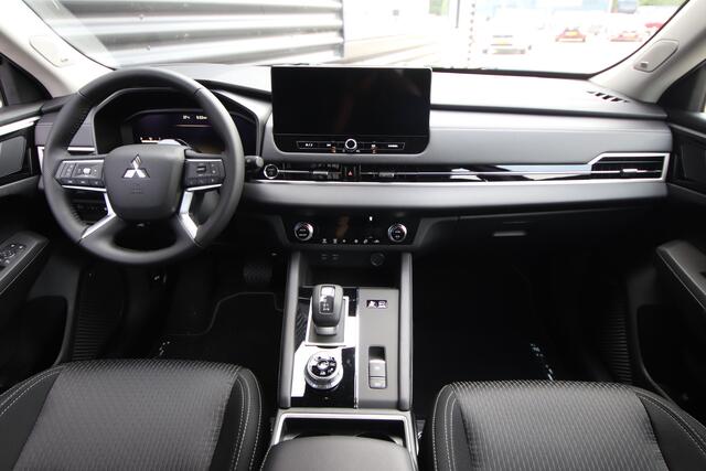 Mitsubishi OUTLANDER 2.4 PHEV Pure Rijklaarprijs nu ¤ 49.449,- Nieuw! Uit voorraad leverbaar & tijdelijk ¤ 4.000,- korting!