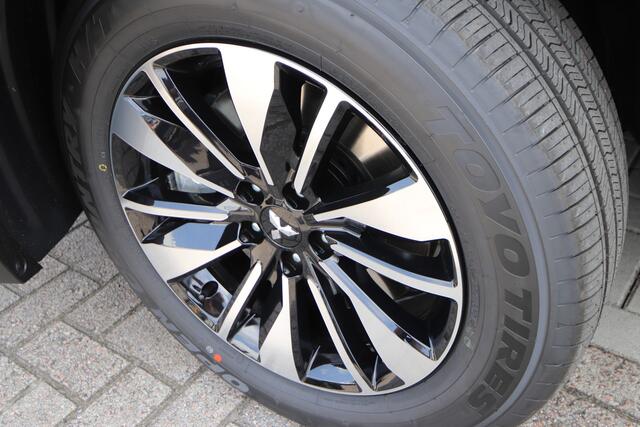 Mitsubishi OUTLANDER 2.4 PHEV Pure Rijklaarprijs nu ¤ 49.449,- Nieuw! Uit voorraad leverbaar & tijdelijk ¤ 4.000,- korting!