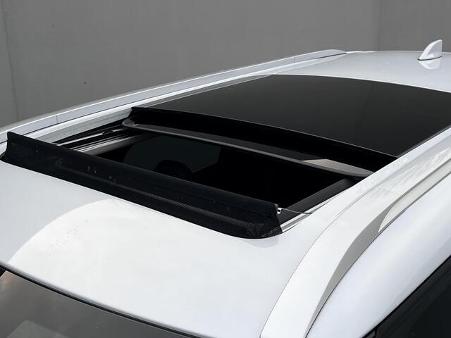 Mitsubishi OUTLANDER 2.4 PHEV Instyle AWD 306 pk Automaat / Fabrieksgarantie tot 04-2033 / Panorama schuifdak / 1.600 kg trekgewicht / HUD / Camera 360° / Elektrische stoelen en klep / Stuur-, stoel- en achterbankverwarming / Leder / 20"LM wielen /