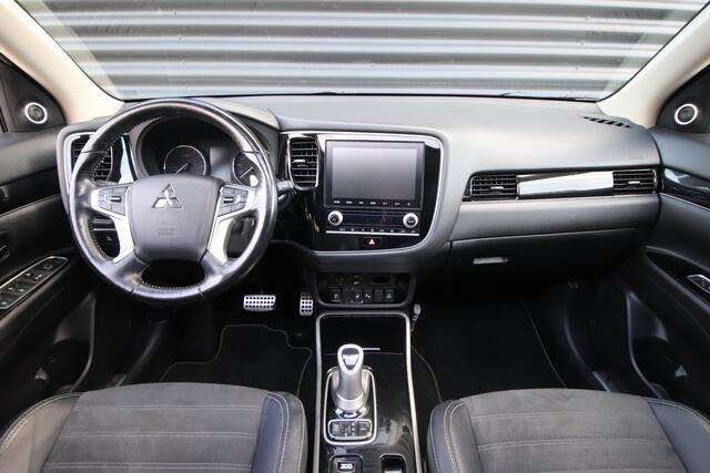 Mitsubishi OUTLANDER 2.4 PHEV Intense+ Opendak, trekhaak, E.Achterklep, Red Diamond