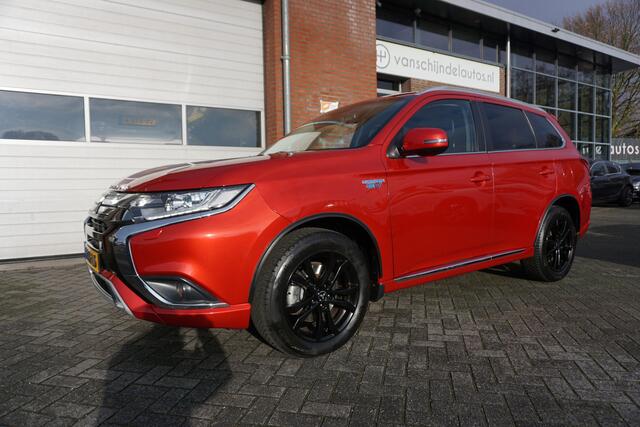 Mitsubishi OUTLANDER 2.4 PHEV S-EDITION CAMERA 19INCH 4X PERF ALL SEASON BANDEN ANDROID-APPLECARPLAY STOELVERWARMING TREKHAAK ECC AIRCO CRUISECONTROL BLUETOOTH PRIVACYGLAS 4X ELECTR.RAMEN-SPIEGELS
