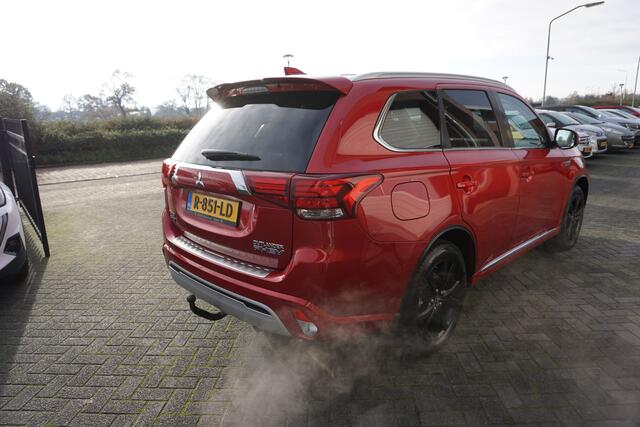 Mitsubishi OUTLANDER 2.4 PHEV S-EDITION CAMERA 19INCH 4X PERF ALL SEASON BANDEN ANDROID-APPLECARPLAY STOELVERWARMING TREKHAAK ECC AIRCO CRUISECONTROL BLUETOOTH PRIVACYGLAS 4X ELECTR.RAMEN-SPIEGELS