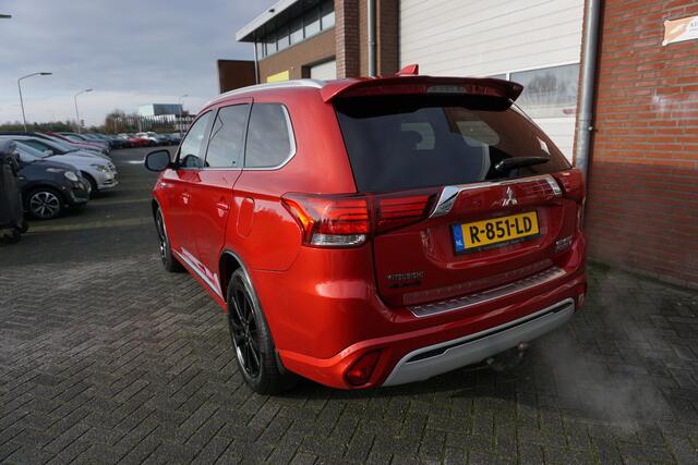 Mitsubishi OUTLANDER 2.4 PHEV S-EDITION CAMERA 19INCH 4X PERF ALL SEASON BANDEN ANDROID-APPLECARPLAY STOELVERWARMING TREKHAAK ECC AIRCO CRUISECONTROL BLUETOOTH PRIVACYGLAS 4X ELECTR.RAMEN-SPIEGELS