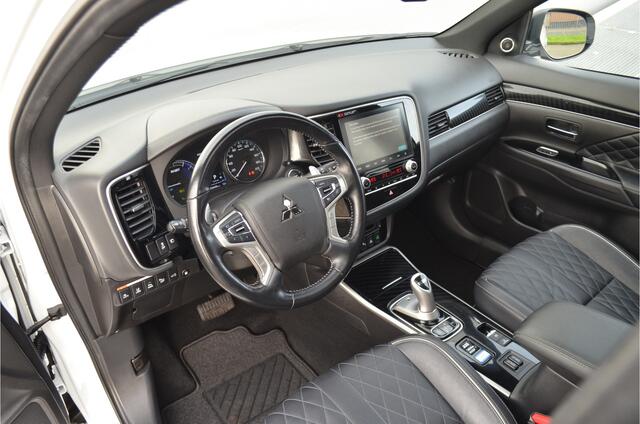 Mitsubishi OUTLANDER PHEV 2.4 INSTYLE 4WD | PLUG IN HYBRID | V2G | FULL OPTIONS | ADAPTIEF CRUISE | SCHUIFDAK | VERLAAGD | TREKHAAK 1500KG | SPORTPAKKET | ALL IN RIJKLAARPRIJS
